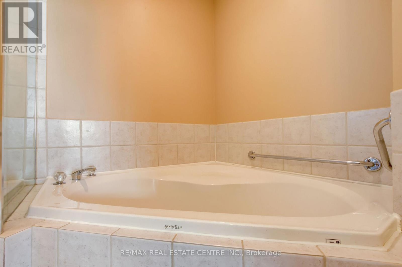 1202 - 1 Belvedere Court Property Photo 29