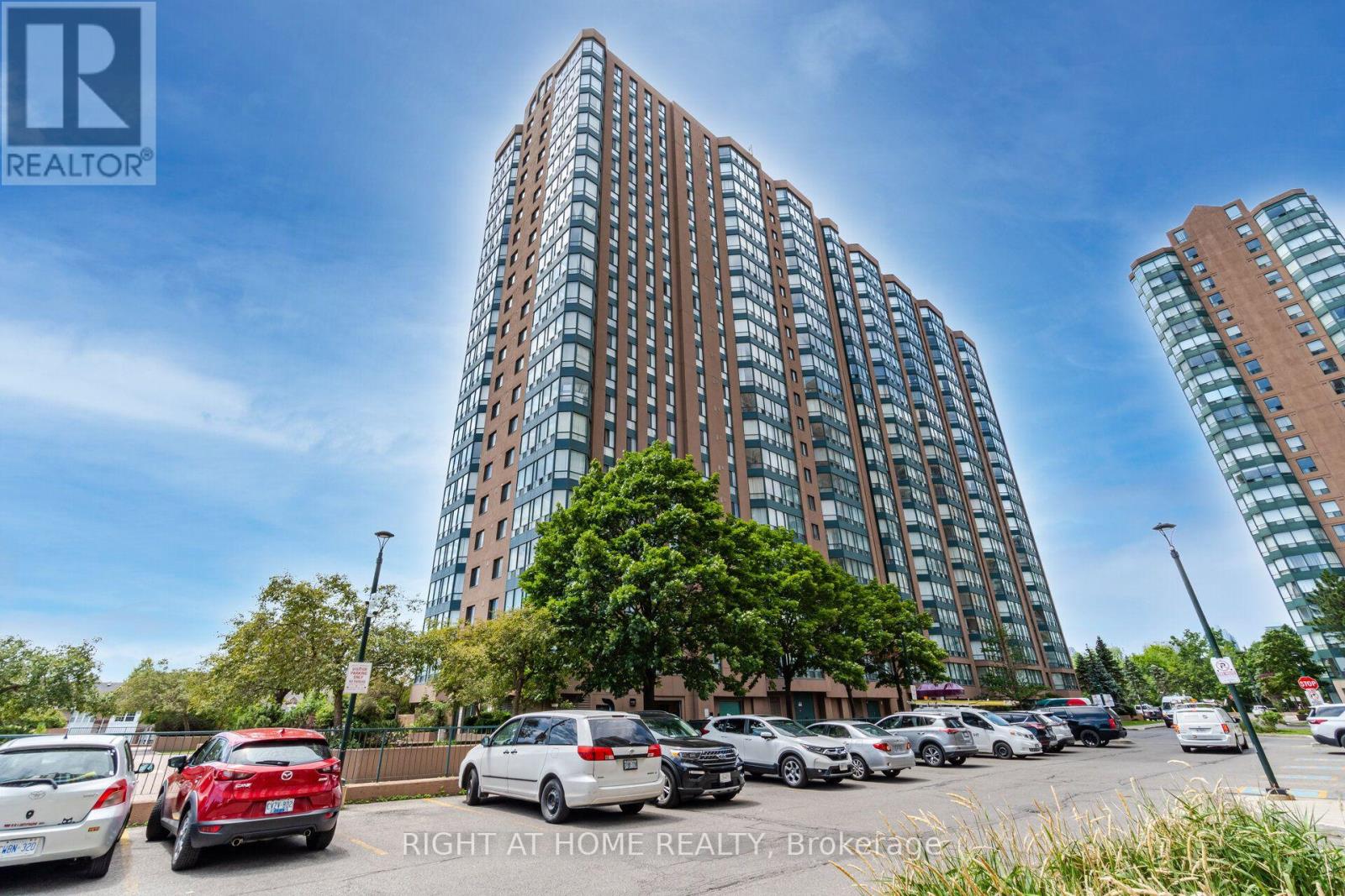 816 - 155 Hillcrest Avenue Property Photo 1