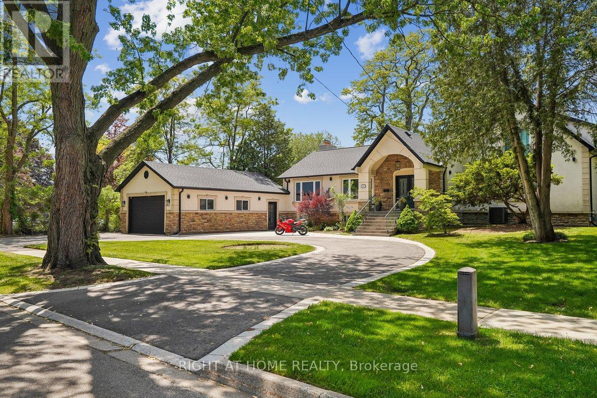 2090 Stonehouse Crescent Property Photo 2