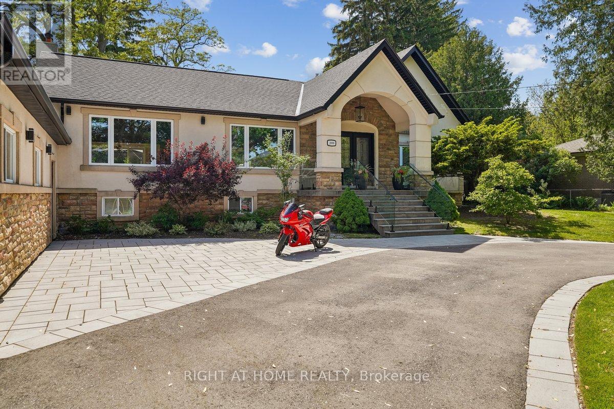 2090 Stonehouse Crescent Property Photo 6