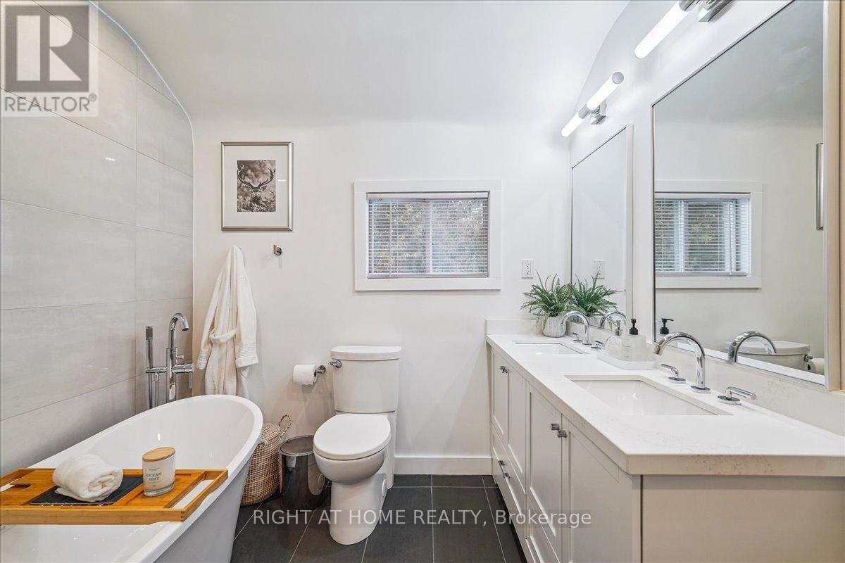 2090 Stonehouse Crescent Property Photo 16