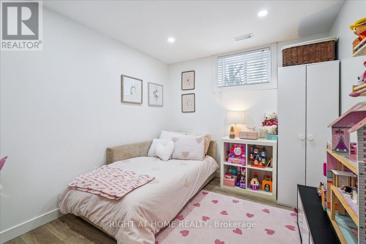 2090 Stonehouse Crescent Property Photo 22