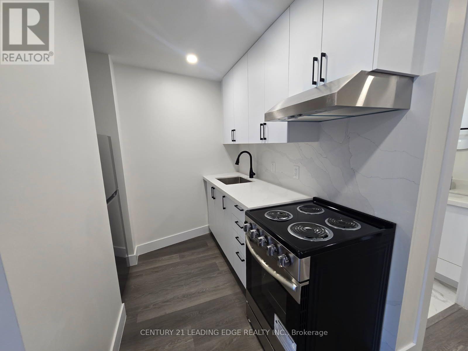 #3 - 3030 Dundas Street Property Photo 4