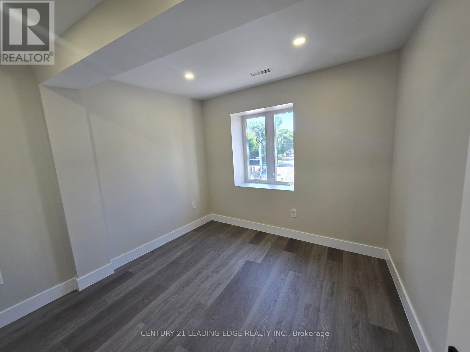 #3 - 3030 Dundas Street Property Photo 6