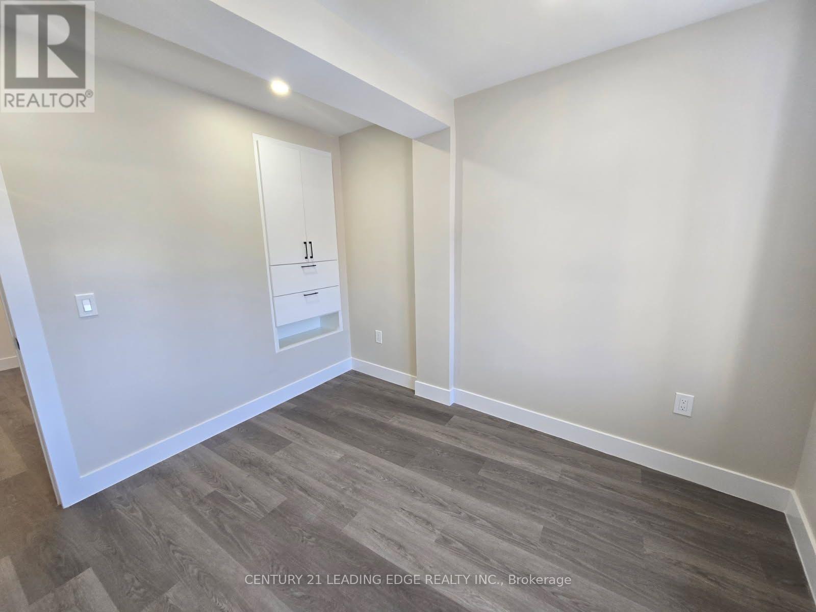 #3 - 3030 Dundas Street Property Photo 7
