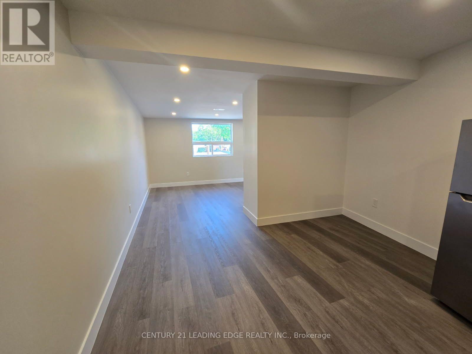 #3 - 3030 Dundas Street Property Photo 9