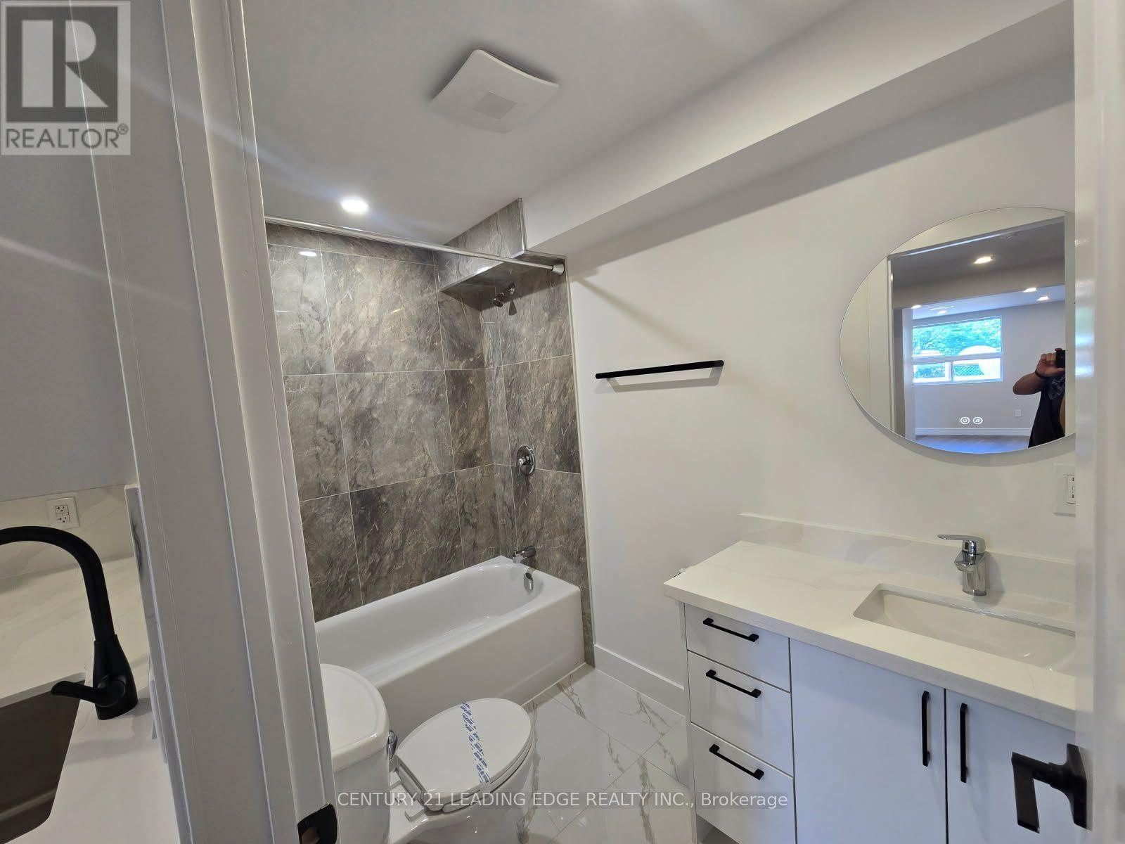 #3 - 3030 Dundas Street Property Photo 10