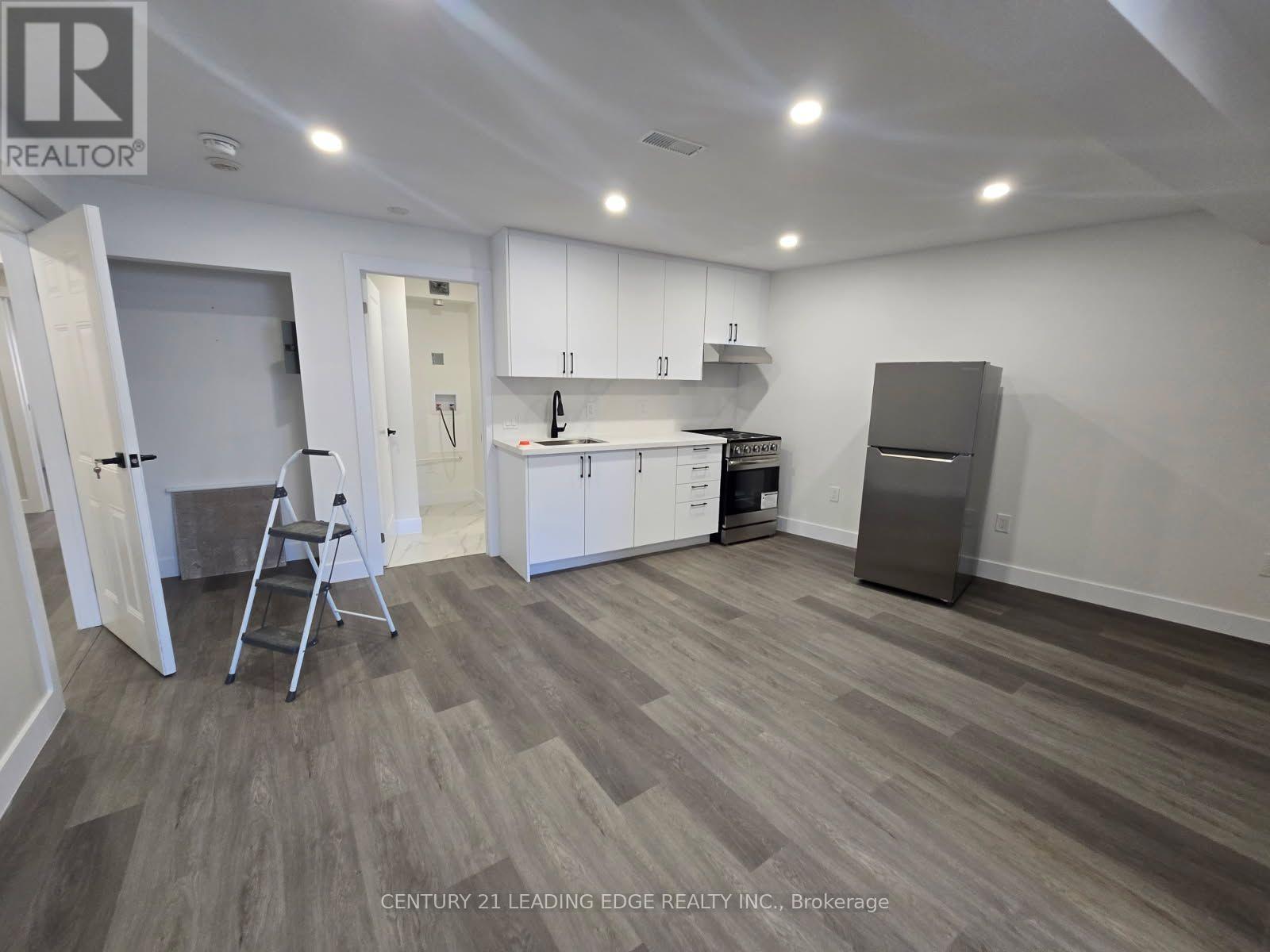 #3 - 3030 Dundas Street Property Photo 11