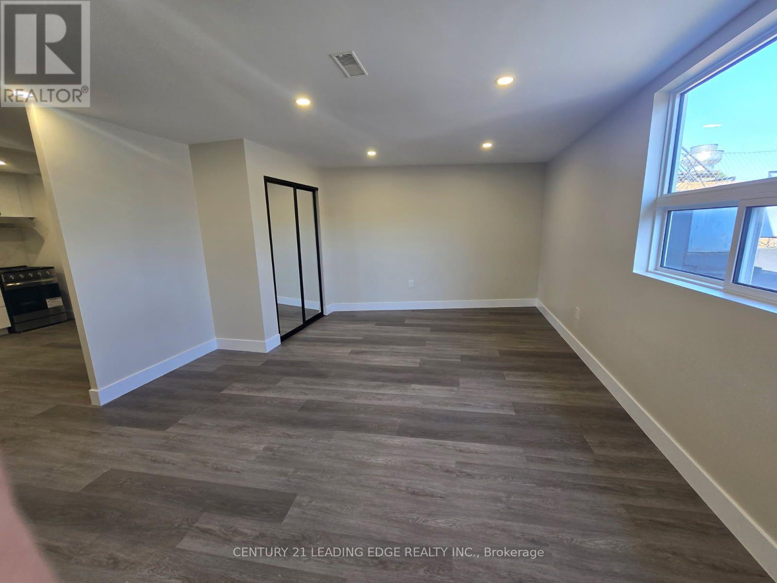 #3 - 3030 Dundas Street Property Photo 13