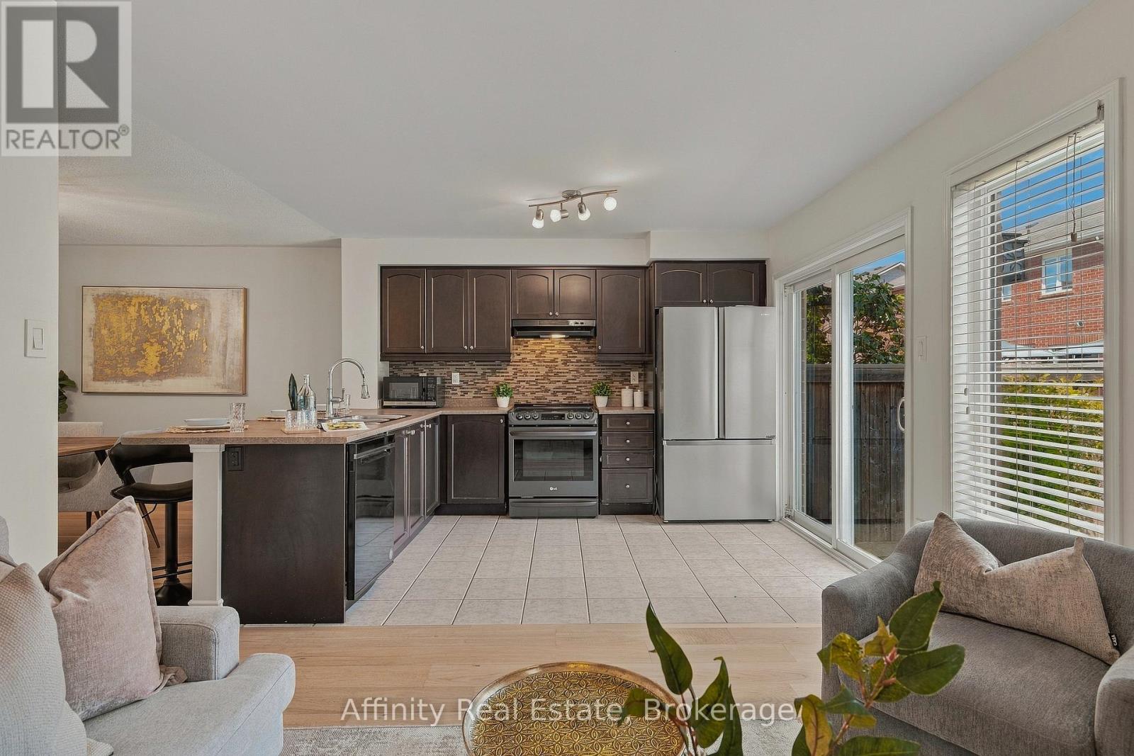 629 Gervais Terrace Property Photo 12