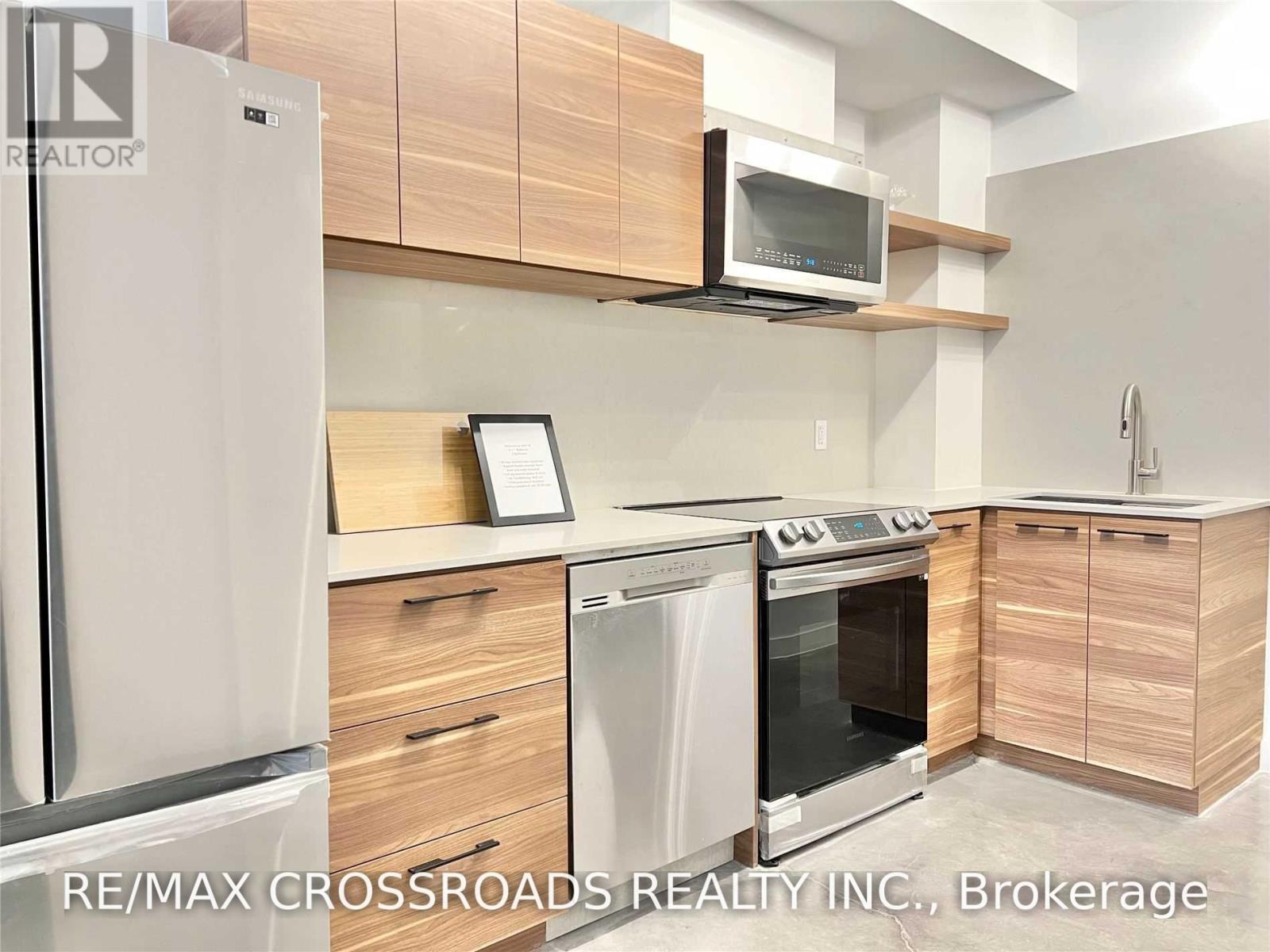 1b - 3333 Dundas Street W Property Photo 1