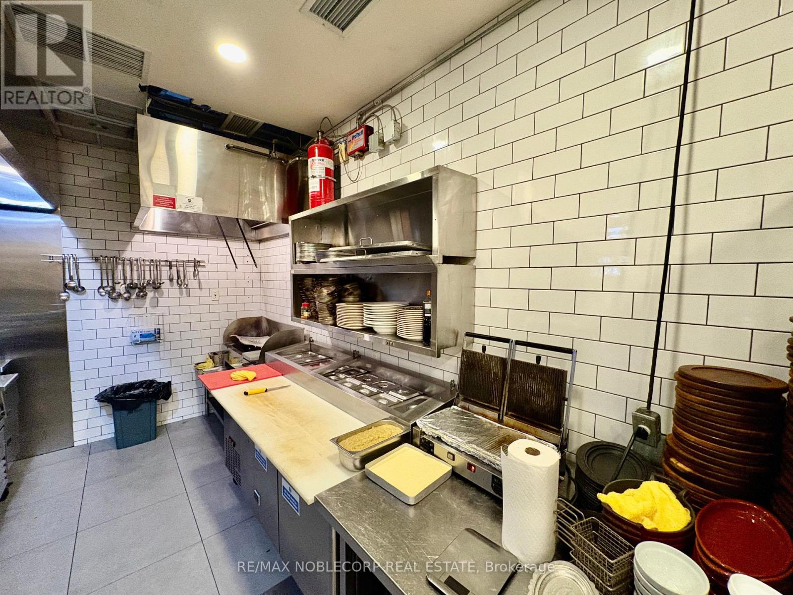 Unit A - 3300 Dufferin Street Property Photo 20