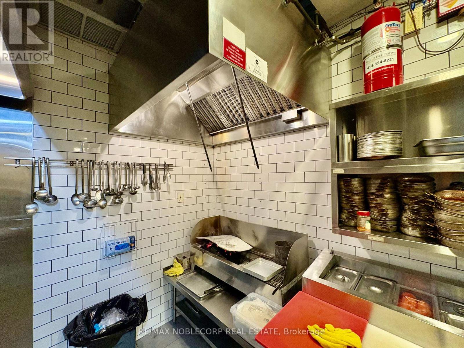 Unit A - 3300 Dufferin Street Property Photo 21