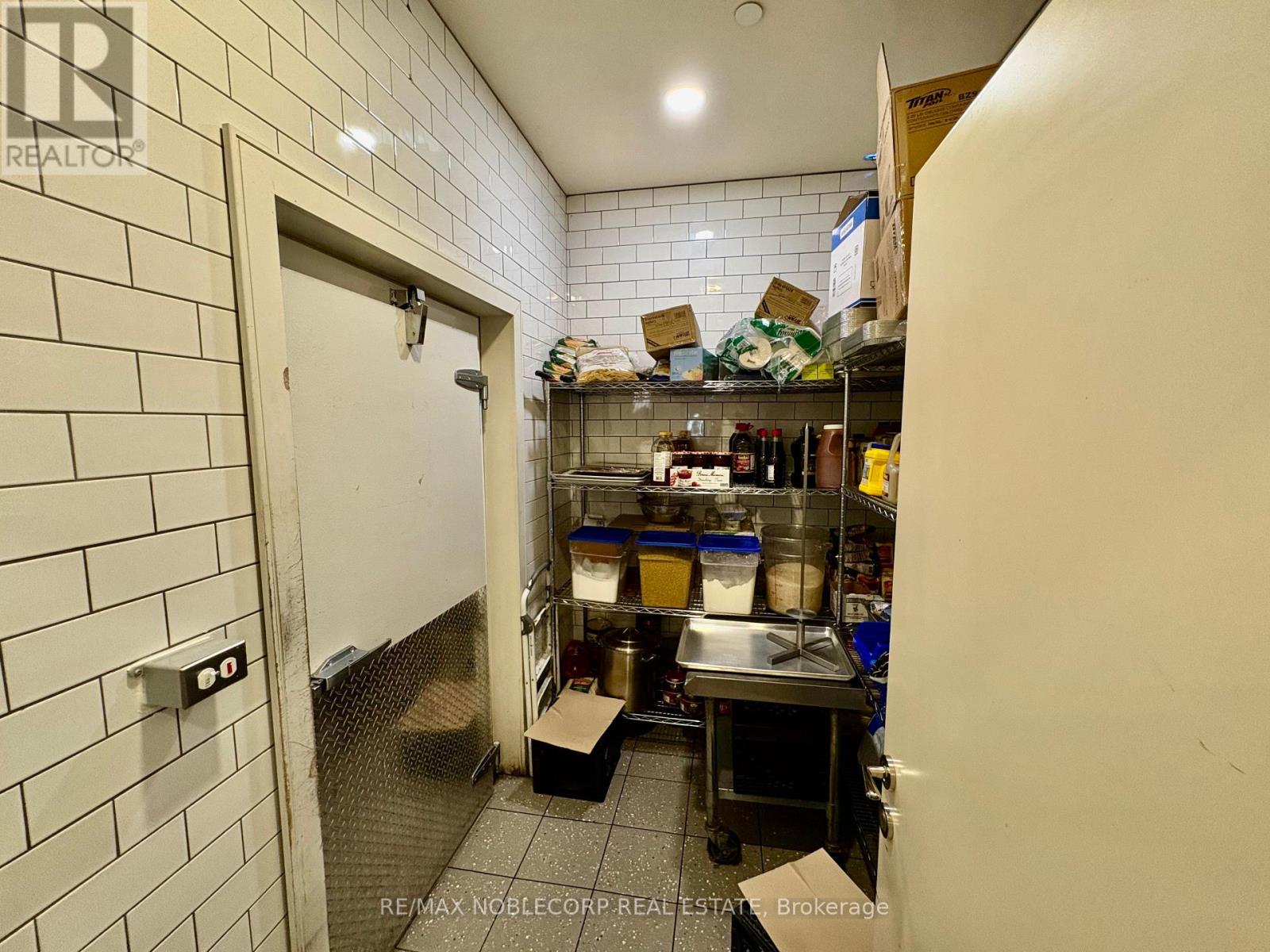 Unit A - 3300 Dufferin Street Property Photo 22