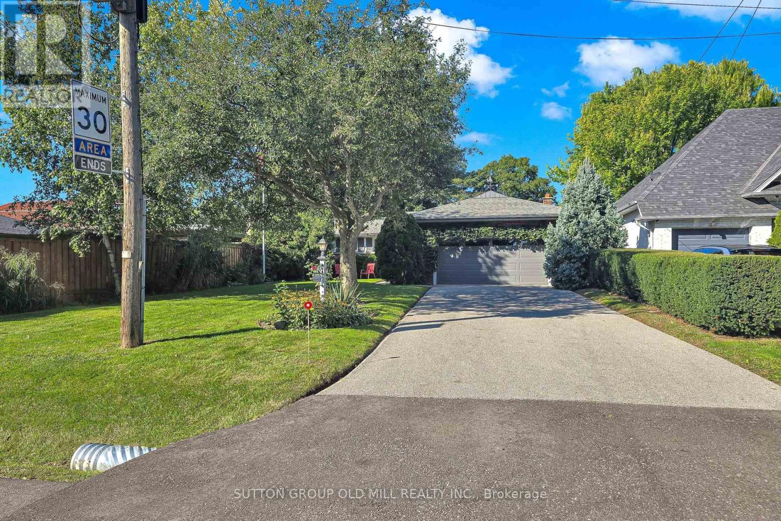 4 Ravenscrest Drive Property Photo 2