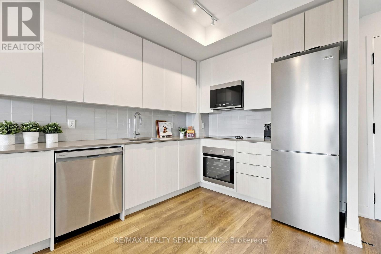 511 - 2489 Taunton Road Property Photo 19