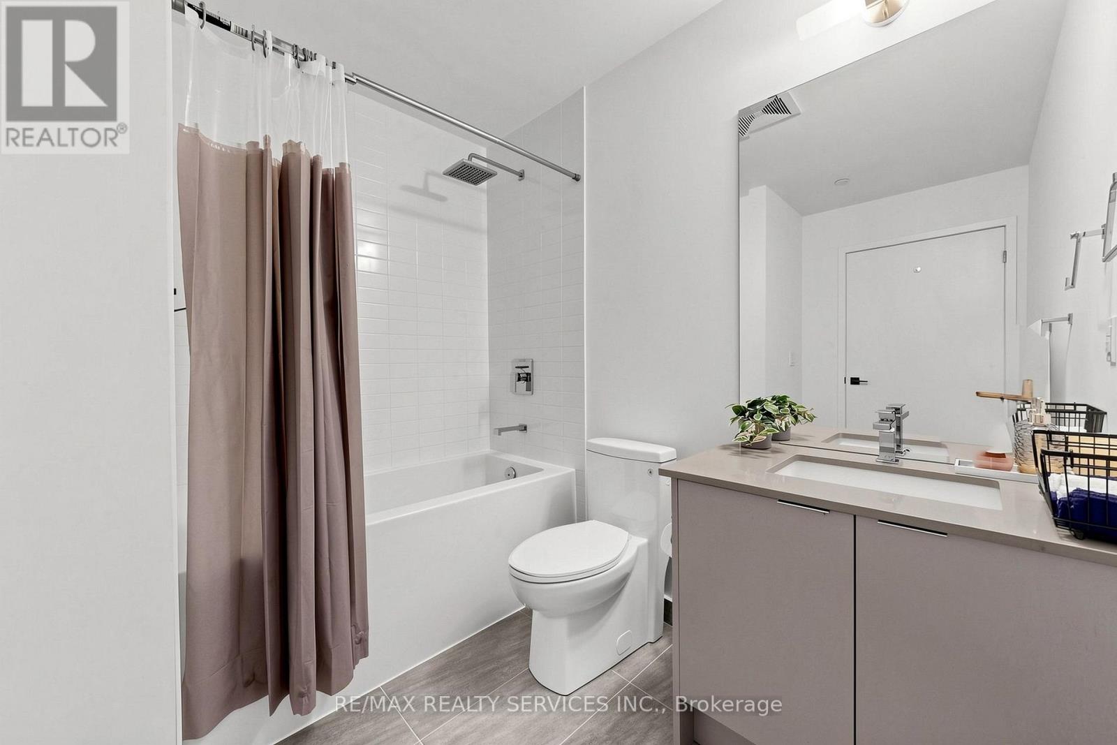 511 - 2489 Taunton Road Property Photo 25
