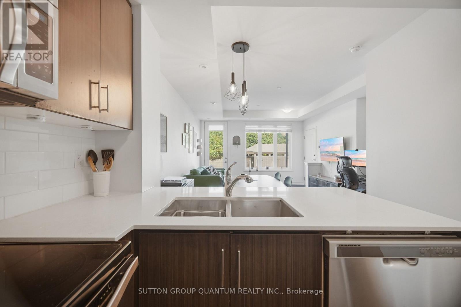 5 - 145 Long Branch Avenue Property Photo 11