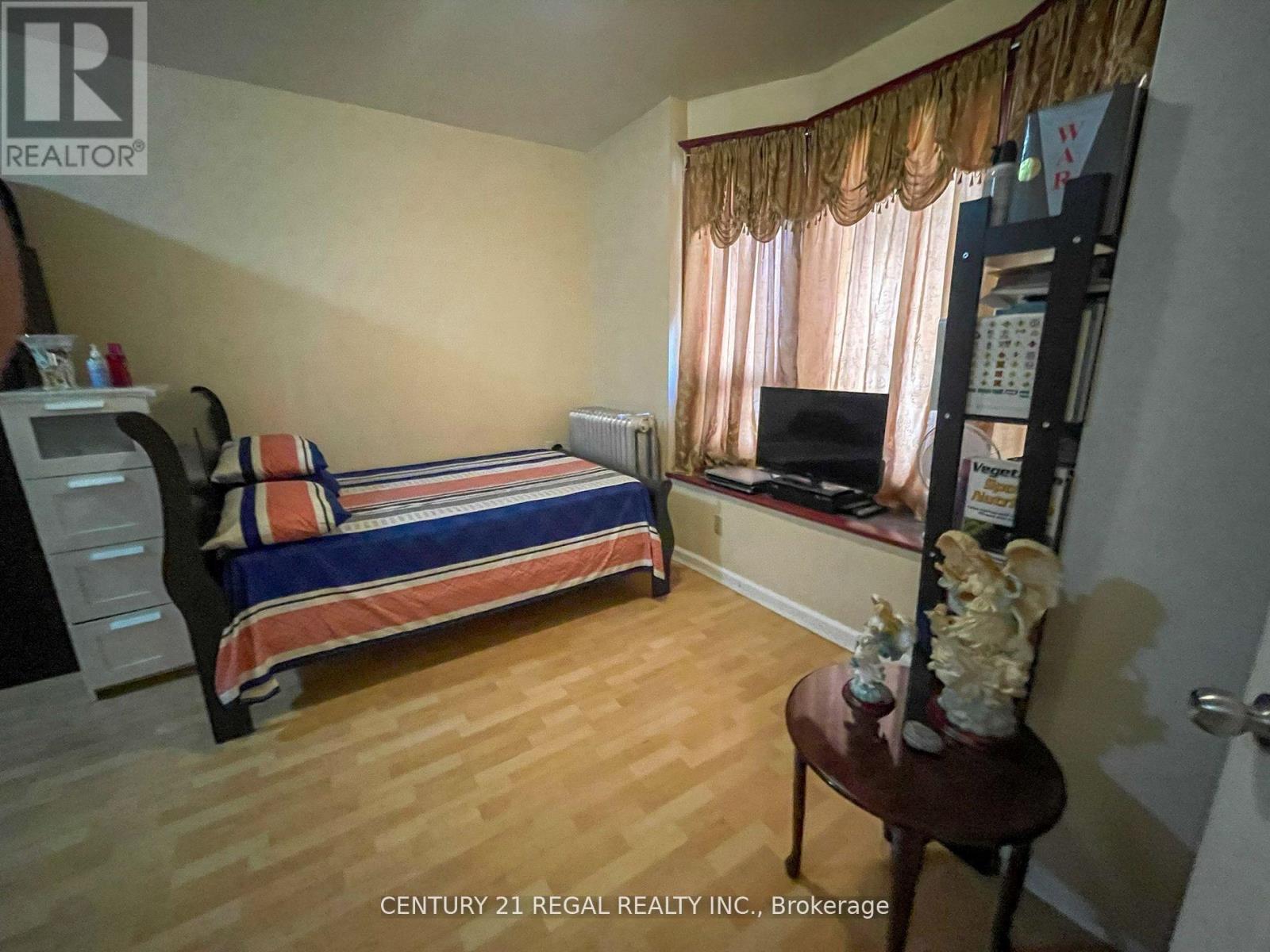 1281 Queen Street W Property Photo 5