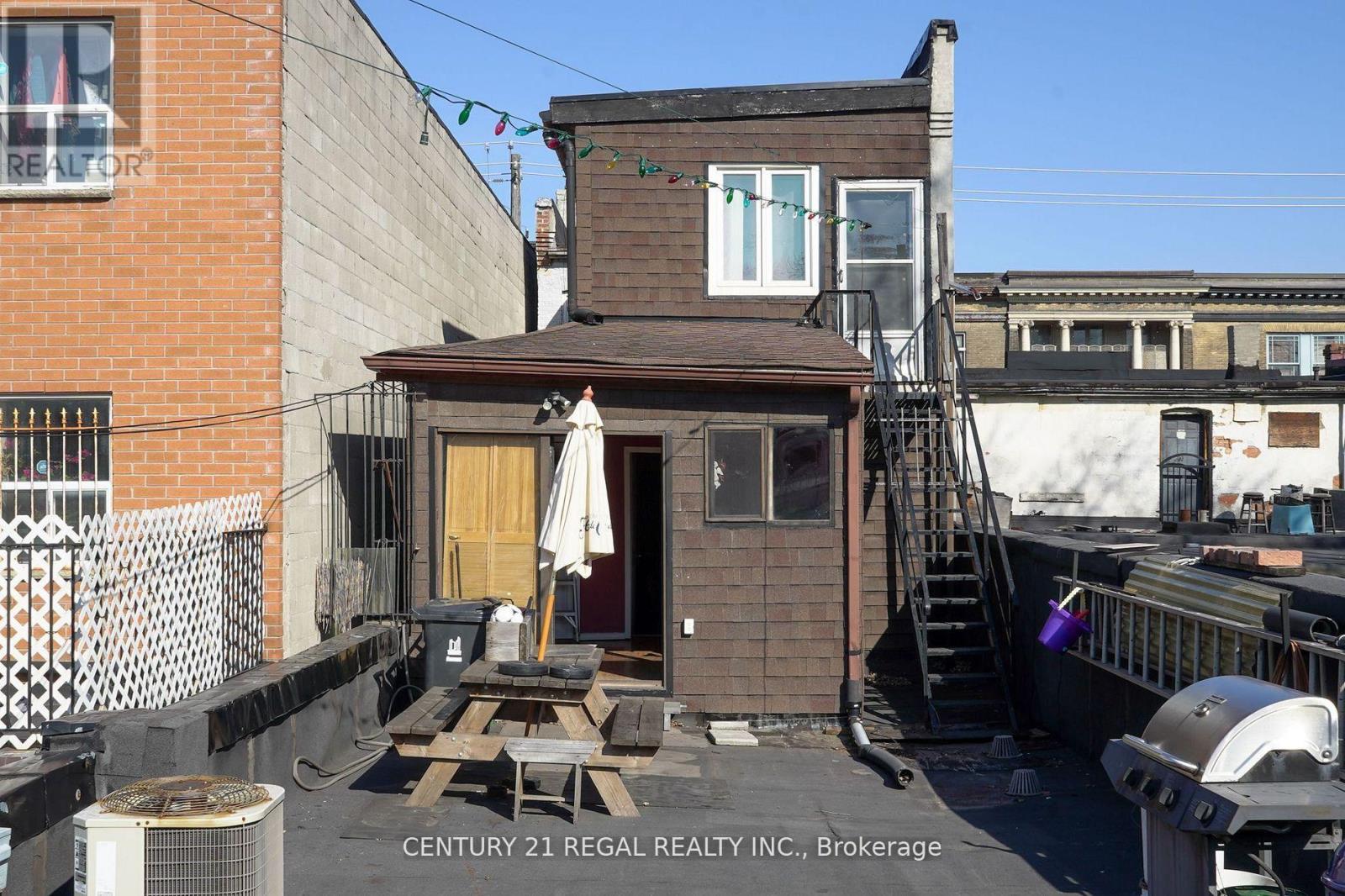 1281 Queen Street W Property Photo 9