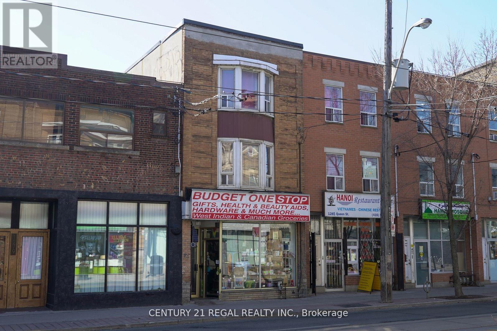 1281 Queen Street W Property Photo 11