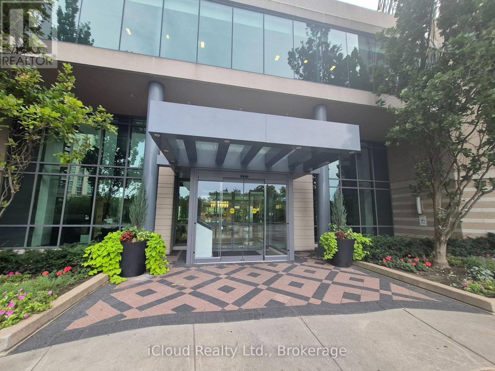 302 - 235 Sherway Gardens Property Photo 1