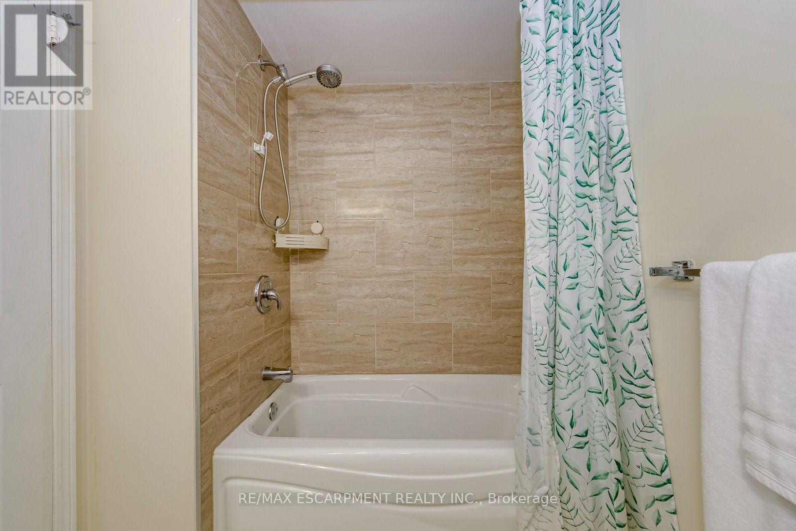 2549 Addingham Crescent Property Photo 21