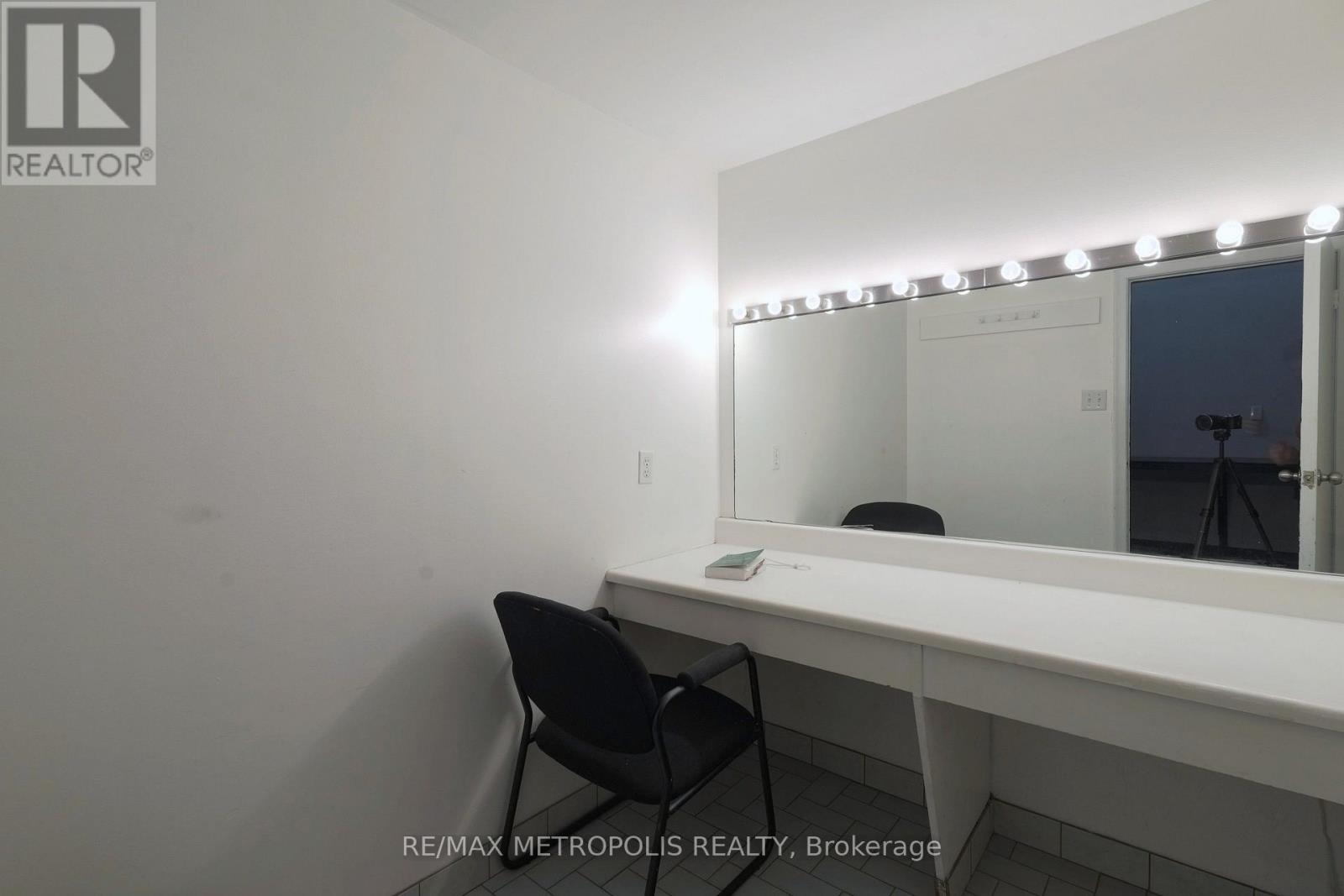 Studio 10 - 258 Wallace Avenue Property Photo 3