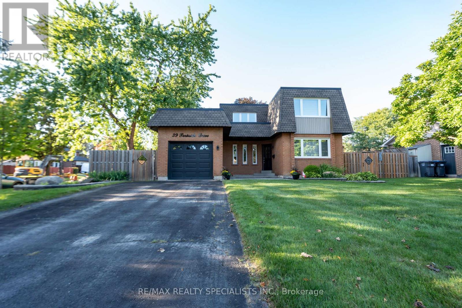 39 Parkside Drive Property Photo 1