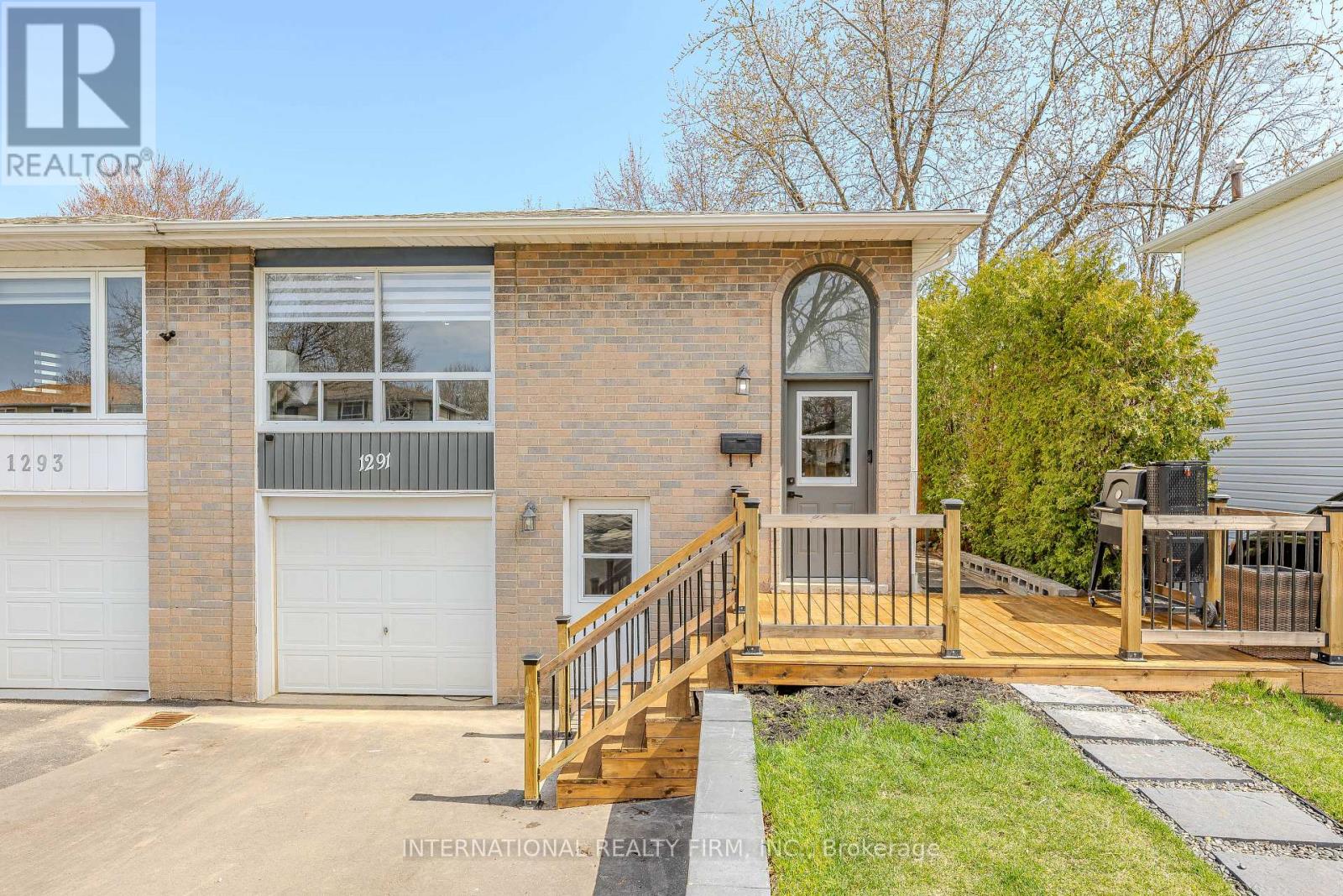 1291 CONSORT CRESCENT Property Photo 1
