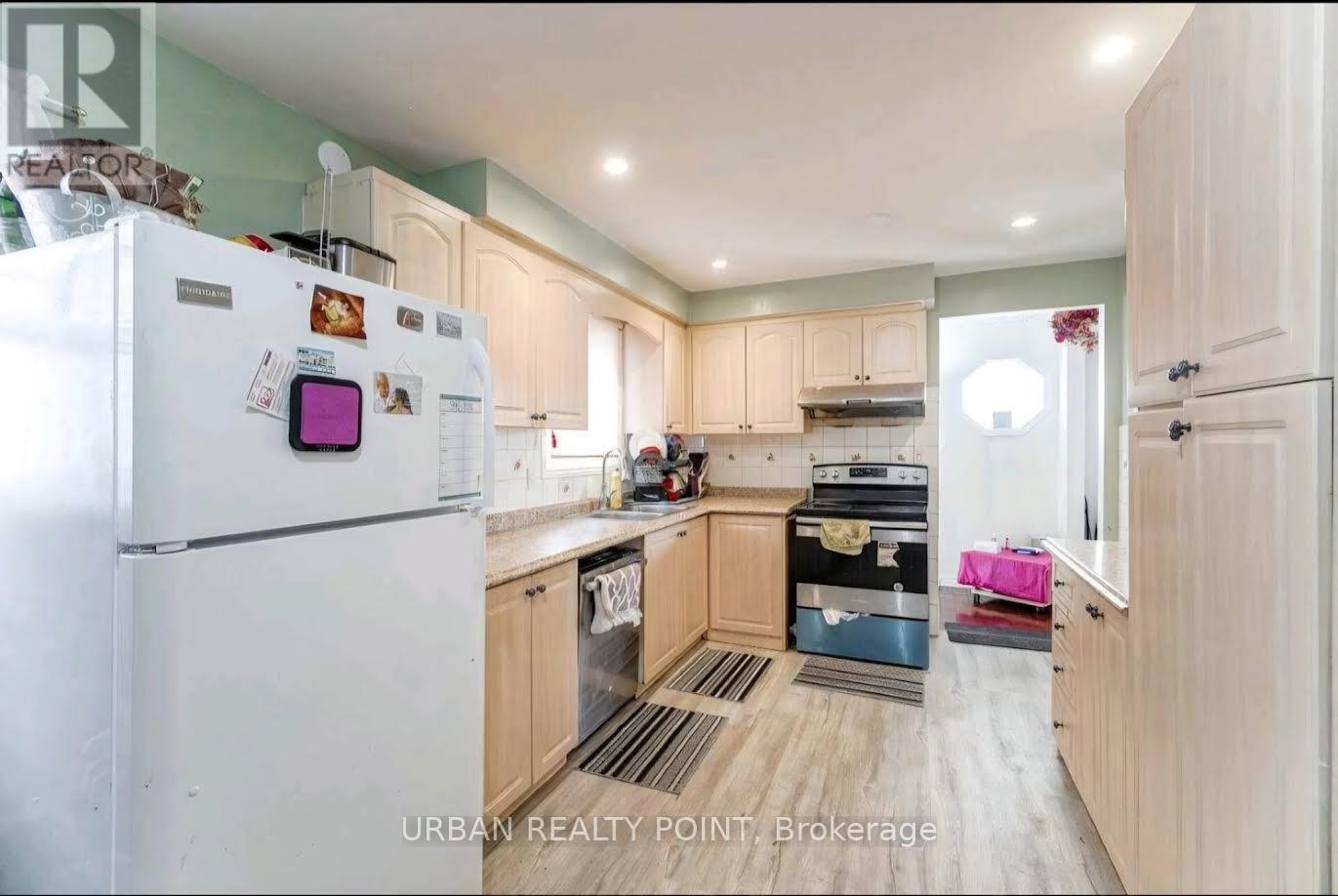 52 Fallway Road E Property Photo 5