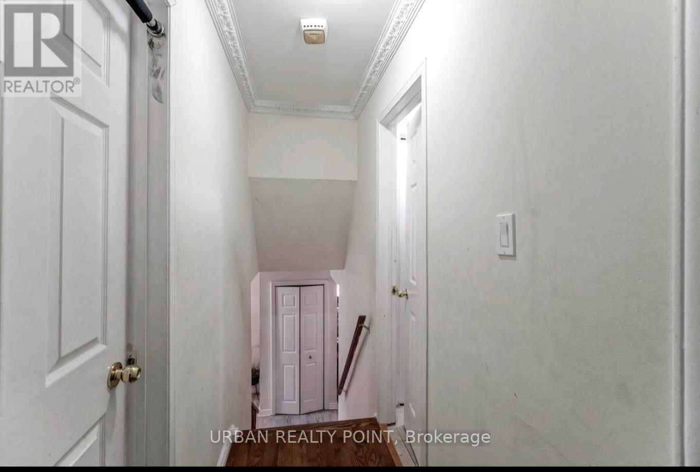 52 Fallway Road E Property Photo 8