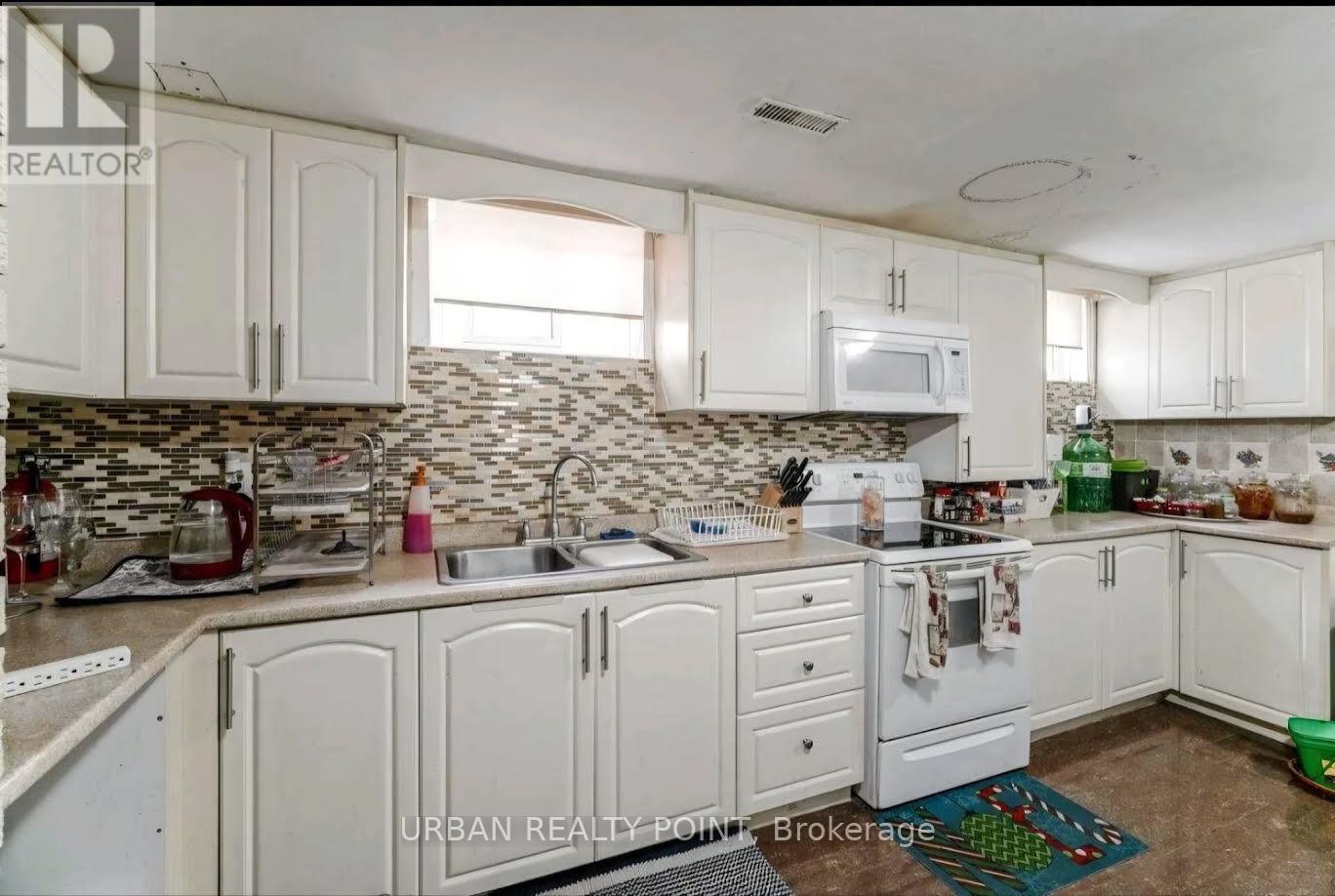 52 Fallway Road E Property Photo 11