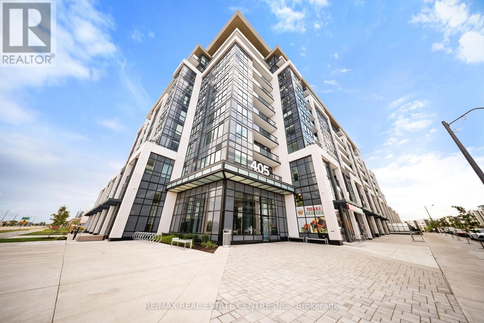 316 - 405 DUNDAS STREET W Property Photo 1