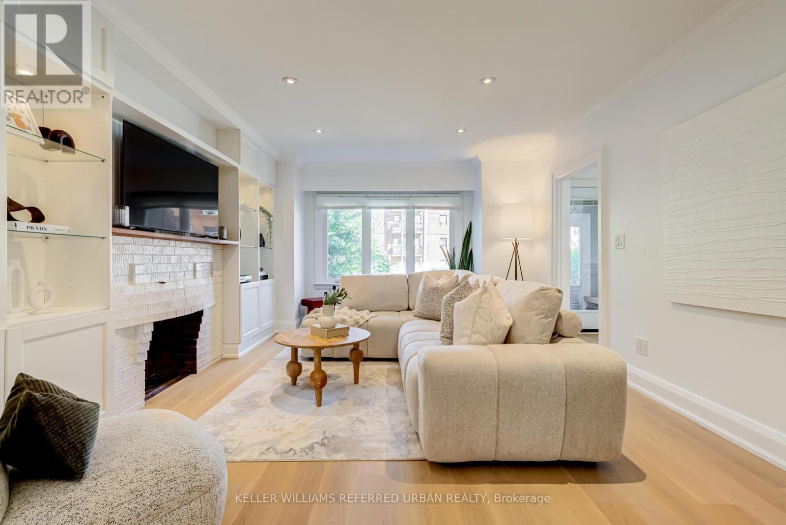 2522 Lake Shore Boulevard W Property Photo 3