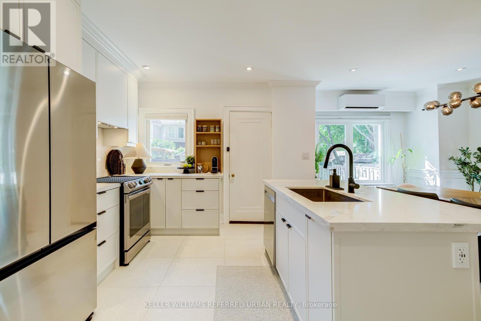 2522 Lake Shore Boulevard W Property Photo 11