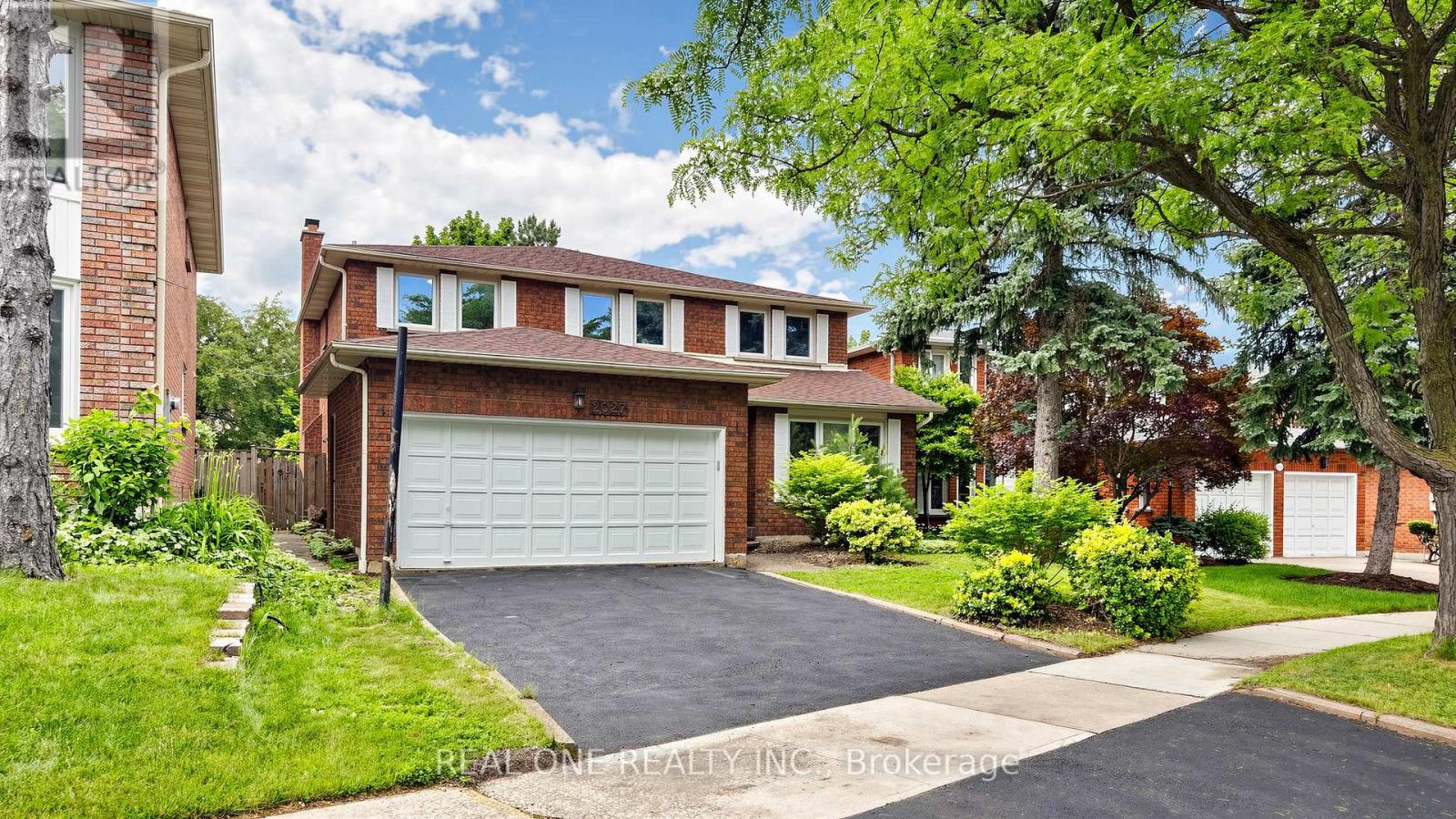 2027 Roy Ivor Crescent Property Photo 1