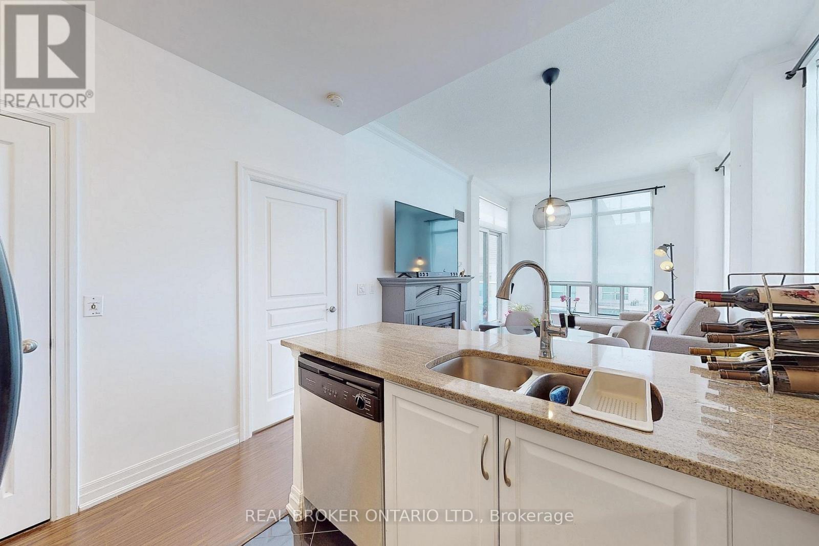 Ph7 - 2087 Lake Shore Boulevard W Property Photo 9