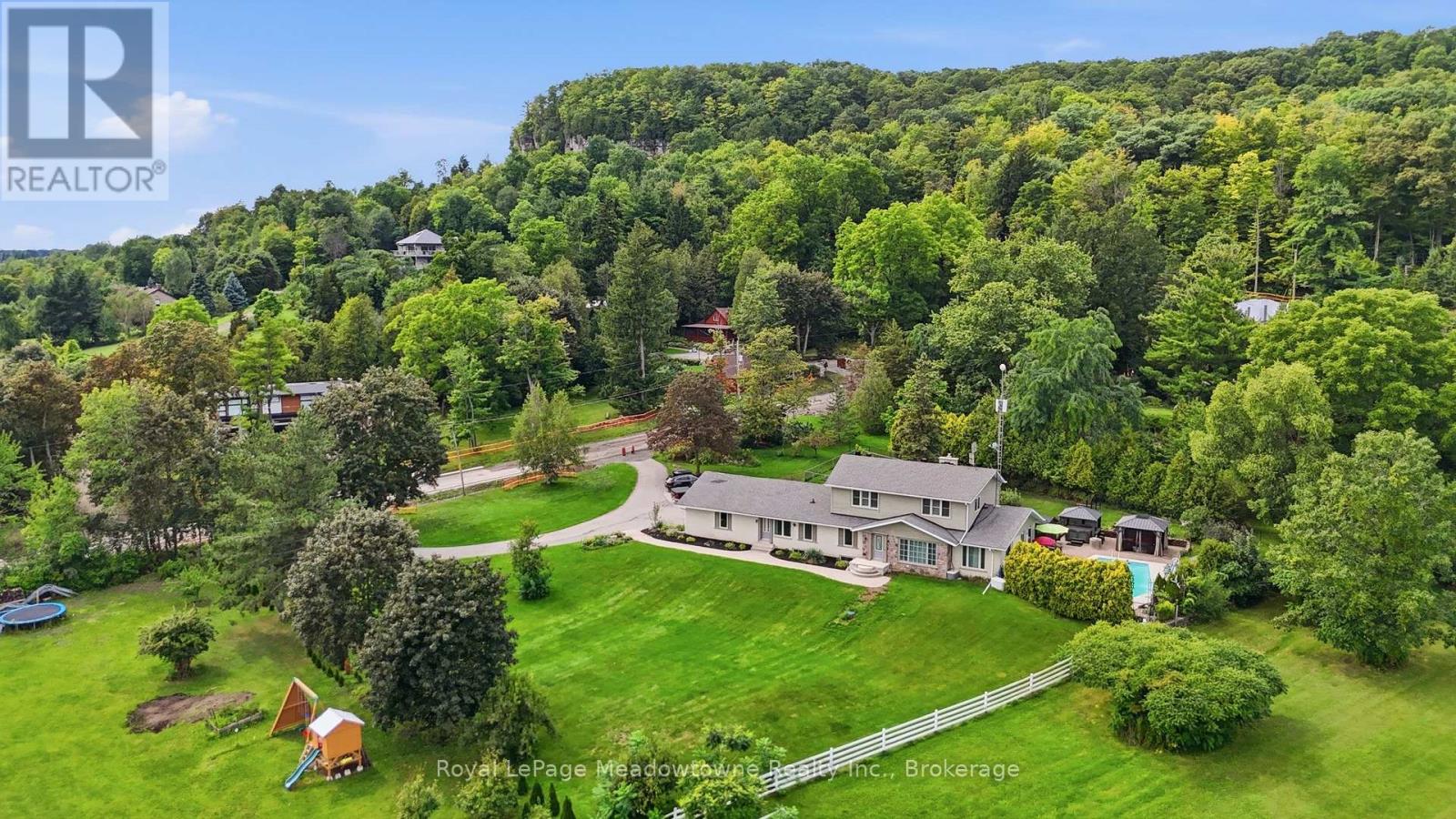 7053 Appleby Line Property Photo 1