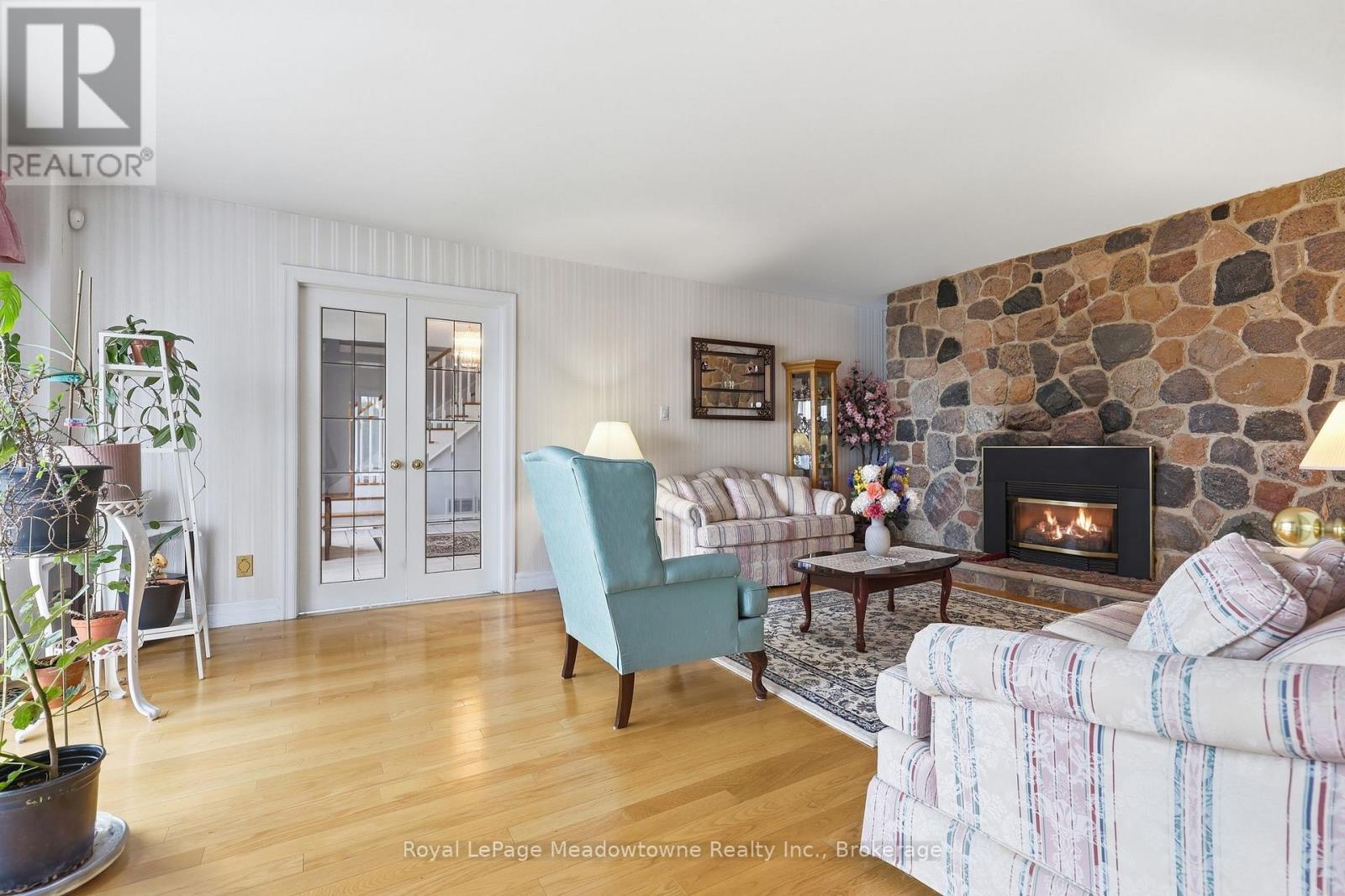 7053 Appleby Line Property Photo 10