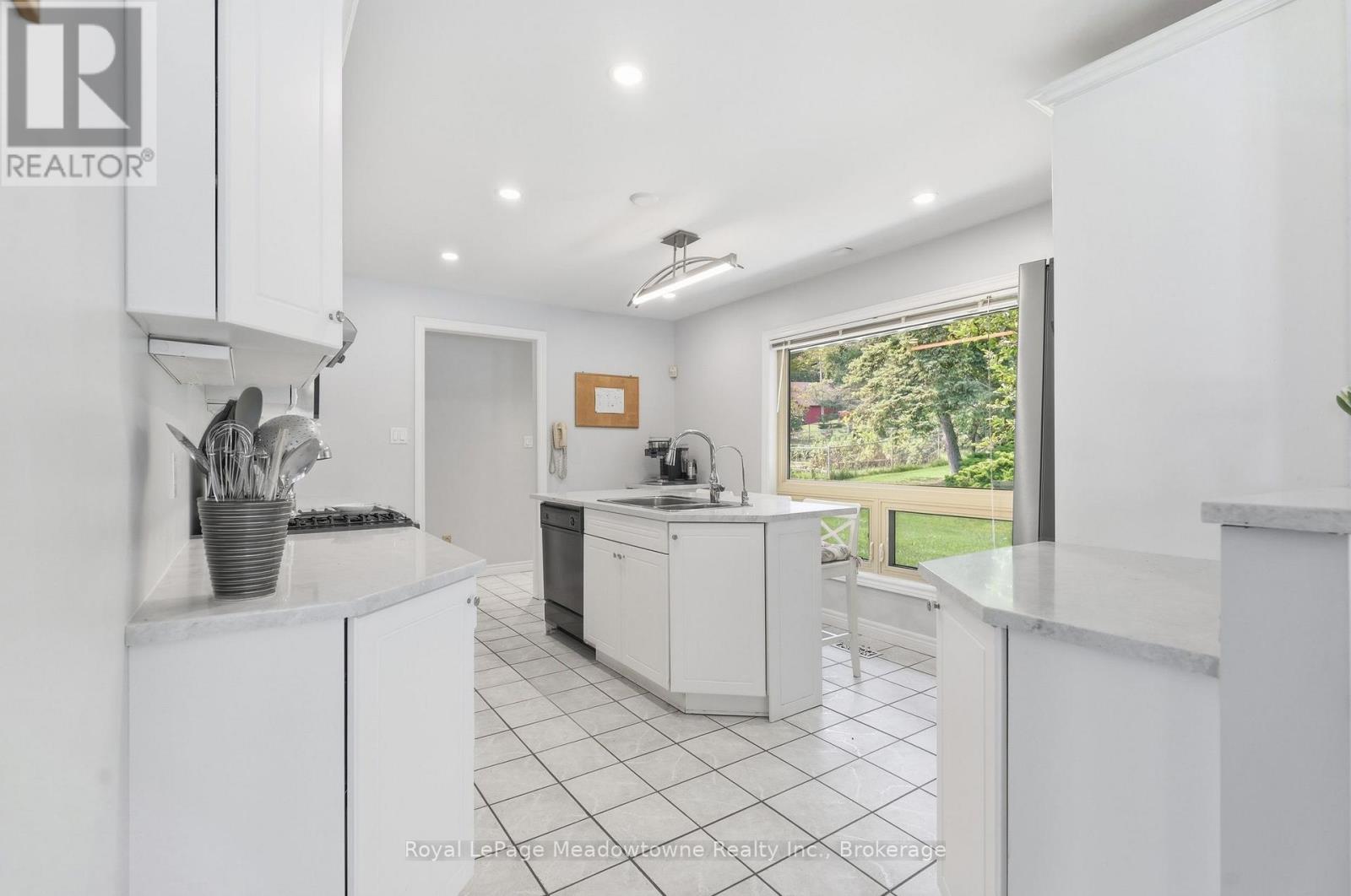 7053 Appleby Line Property Photo 16