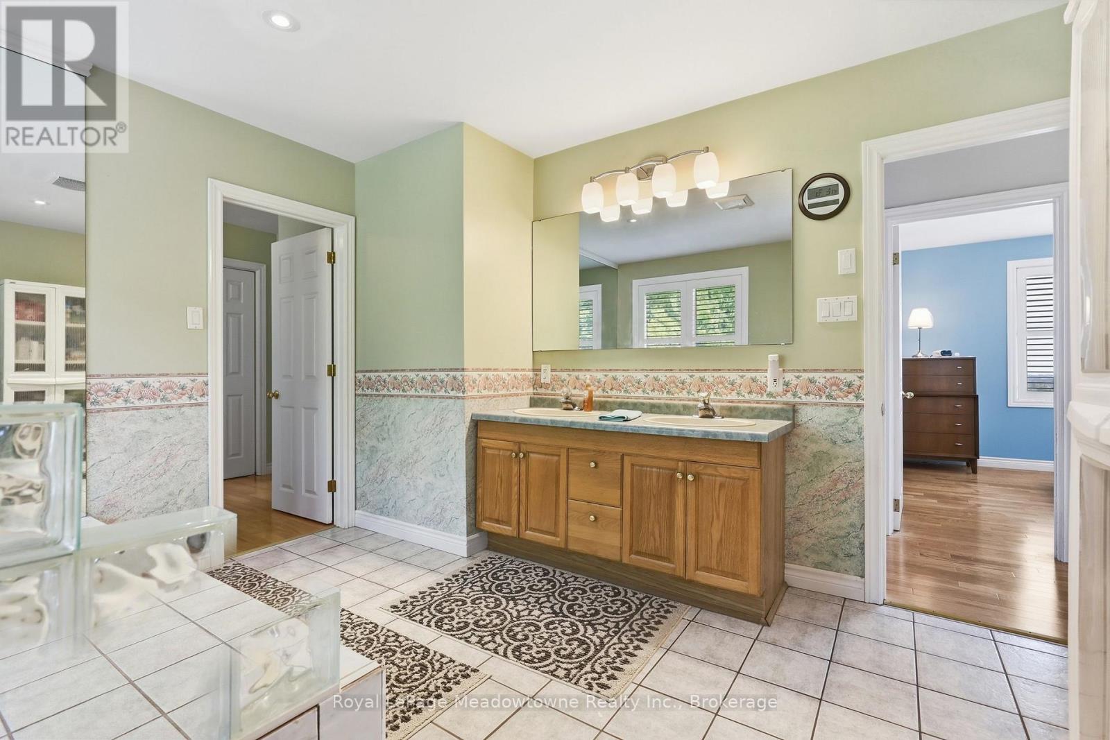 7053 Appleby Line Property Photo 23