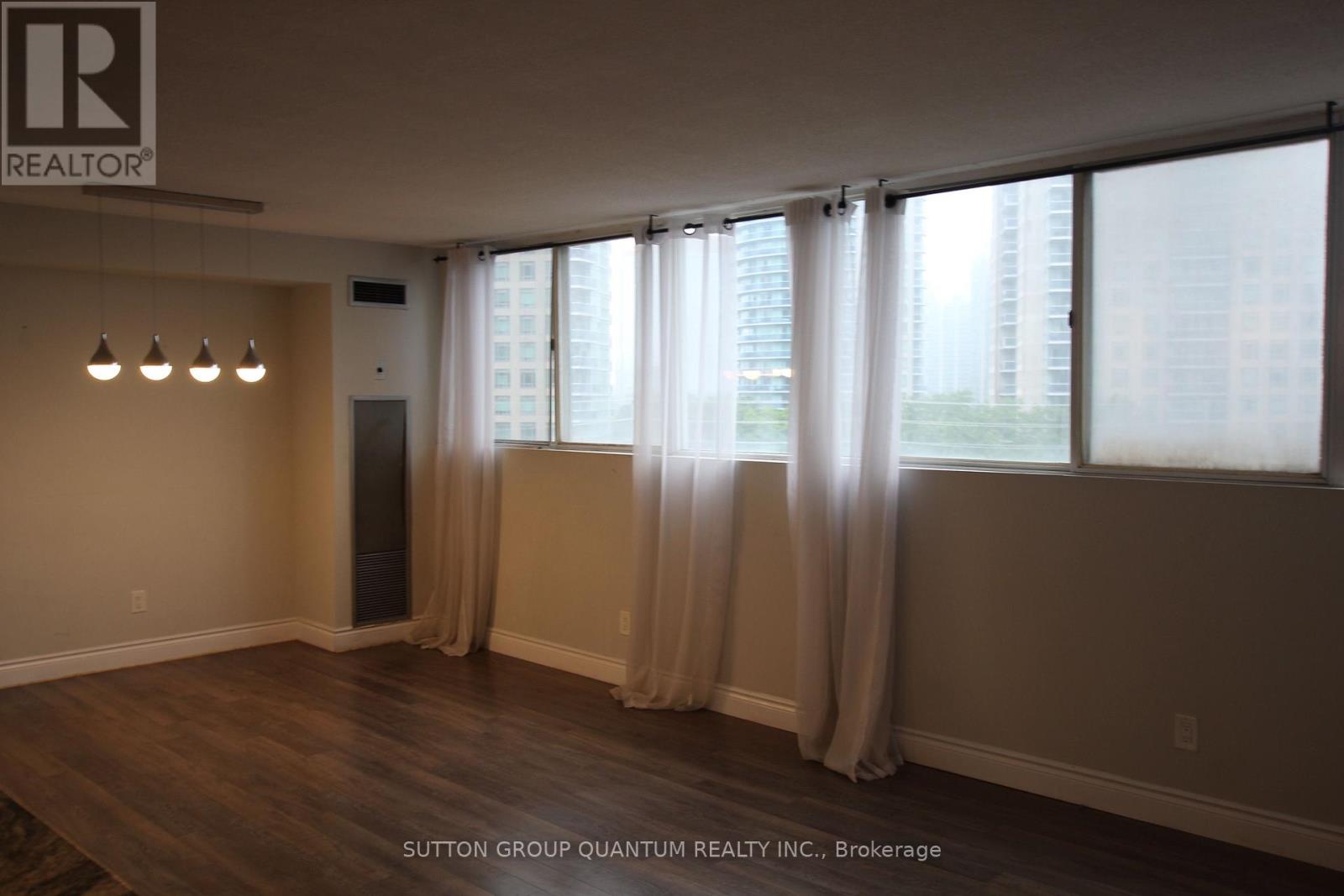 808 - 3700 Kaneff Crescent Property Photo 5