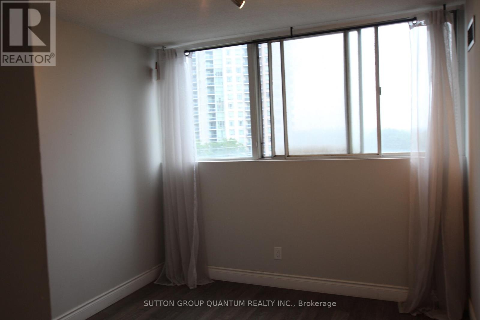 808 - 3700 Kaneff Crescent Property Photo 6