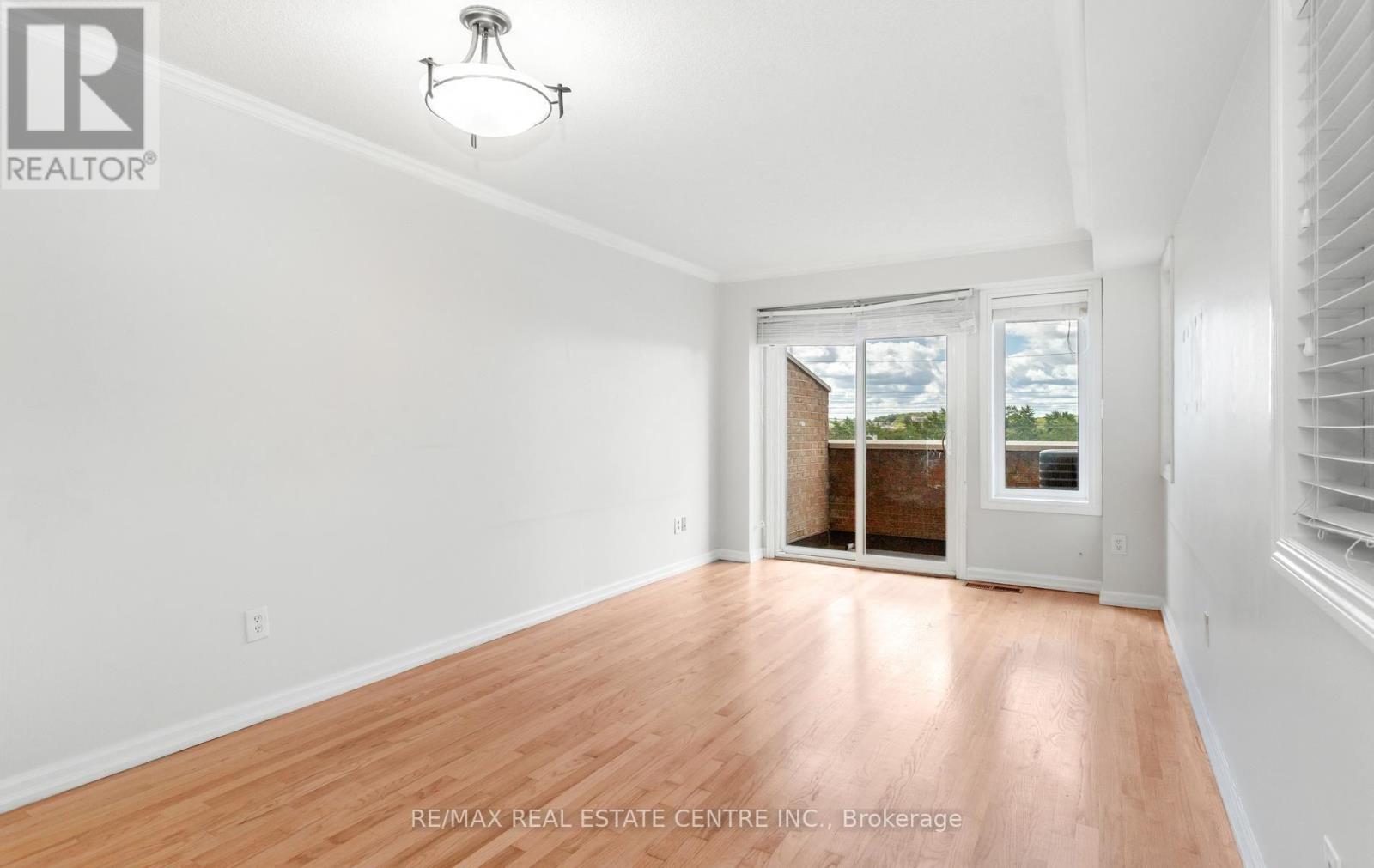 68 - 45 Bristol Road E Property Photo 10