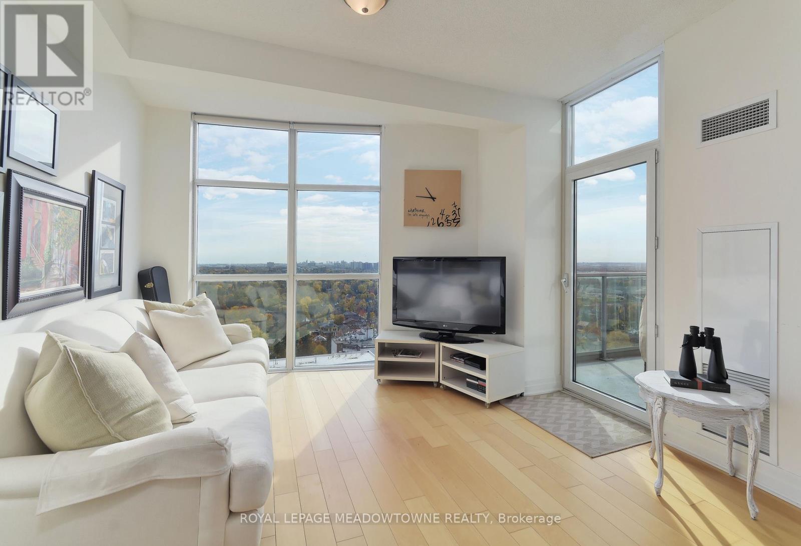 Ph 2603 - 9 George Street N Property Photo 4