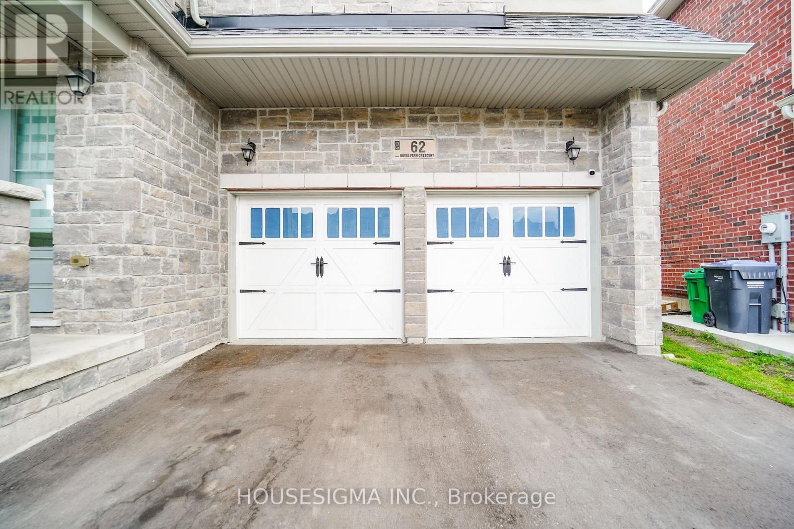 62 Royal Fern Crescent Property Photo 3
