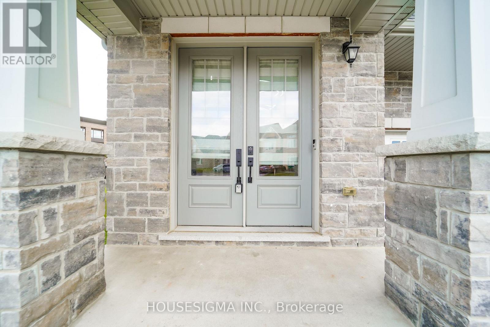 62 Royal Fern Crescent Property Photo 4