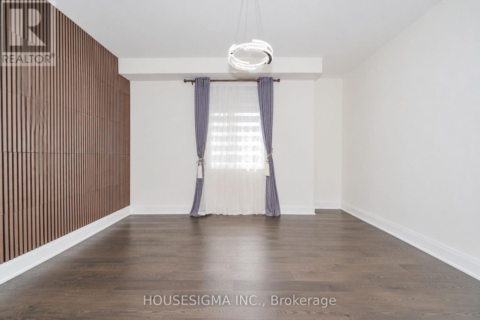 62 Royal Fern Crescent Property Photo 8