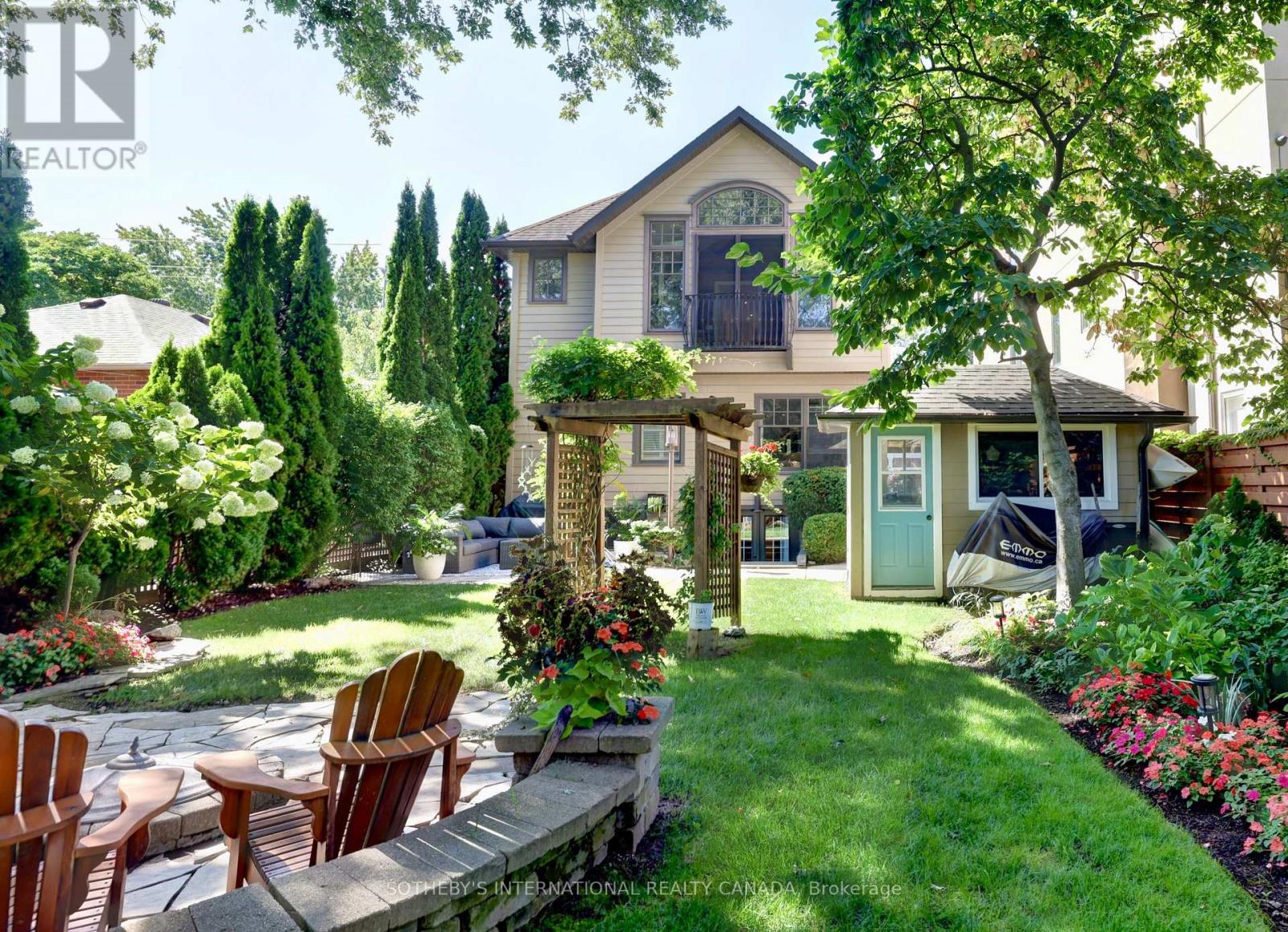 31 Maple Avenue N Property Photo 1